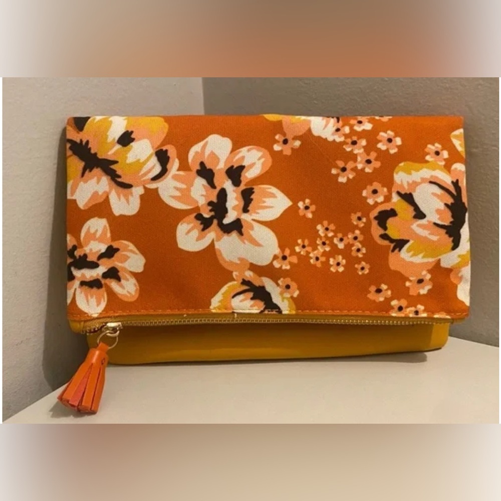 RACHEL PALLY ZAHARA FAUX LEATHER REVERSIBLE
FOLDOVER CLUTCH
ORANGE FLORAL